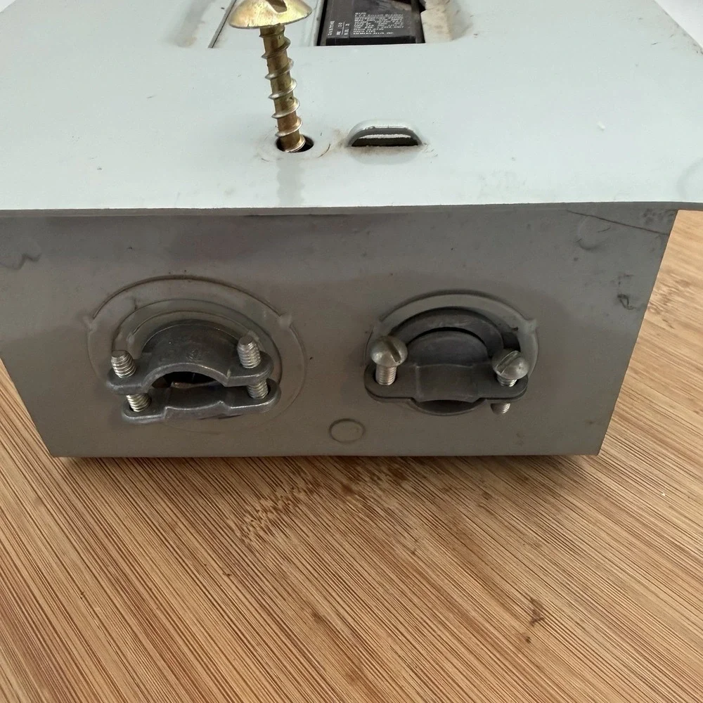 I-T-E Indoor Load Center 60 AMP Type 1 E0204ML1060F&S with 20 AMP